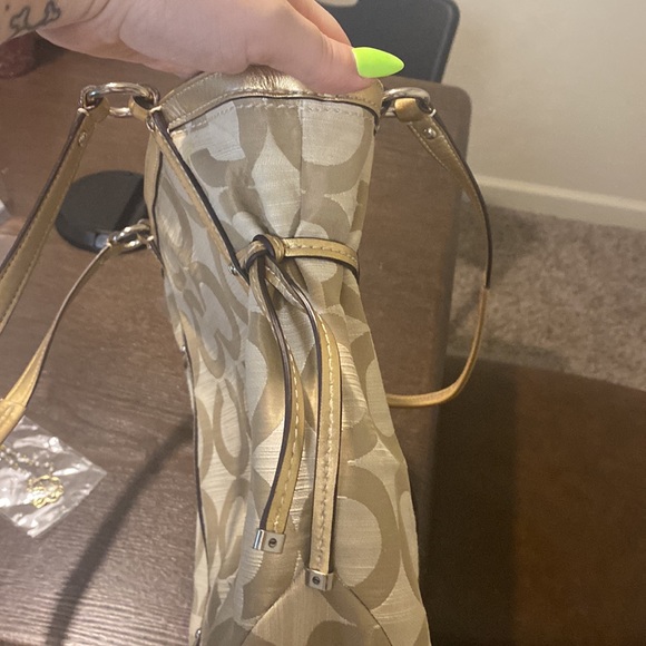 Coach purse - Picture 5 of 9